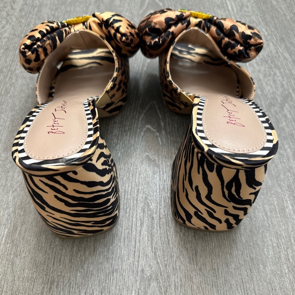 Betsey Johnson Leopard Print Heels - Picture 7 of 12